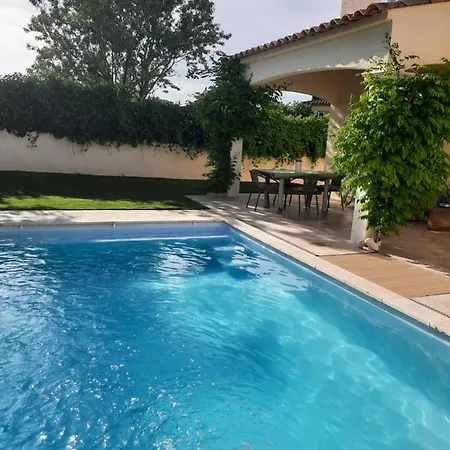 Avec Piscine Privee Sans Vis-a-vis فيلة